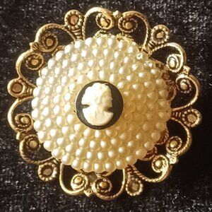 Vintage Cameo Brooch